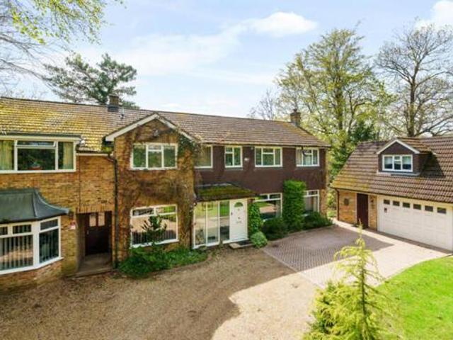 House for sale in Heol-las, Surrey