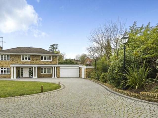 House for sale in Heol-las, Surrey