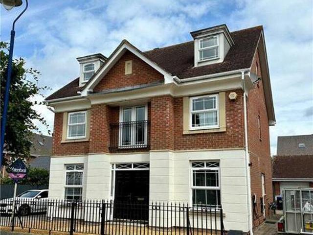 House for sale in Heol-las, Surrey