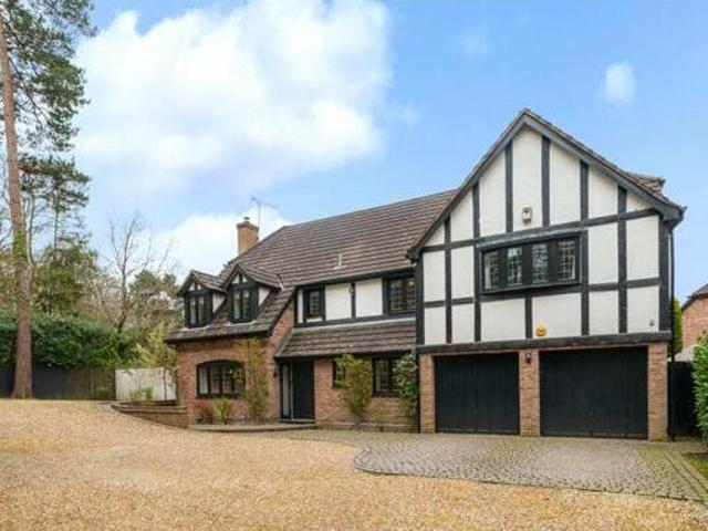 House for sale in Heol-las, Surrey