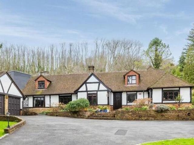 House for sale in Hillview, Surrey