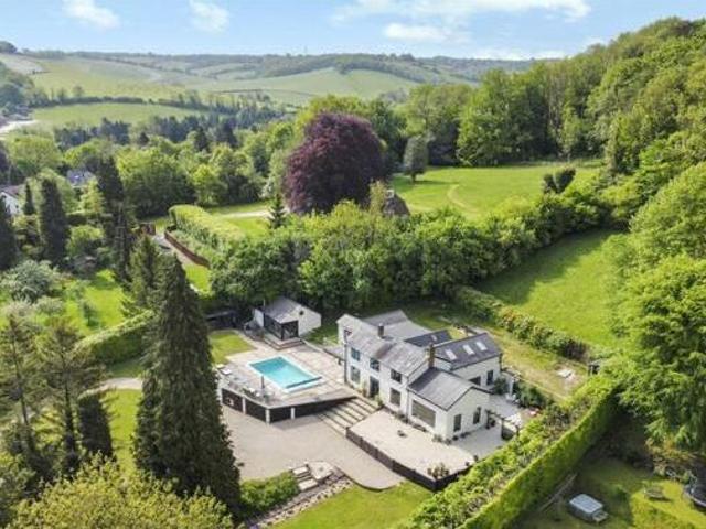 House for sale in Hillview, Surrey