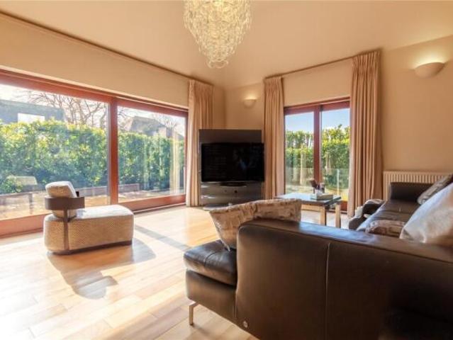 Farm for sale in Lakeside, Cardiff