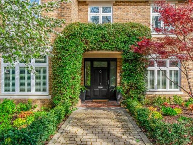 Farm for sale in Twickenham, Greater London