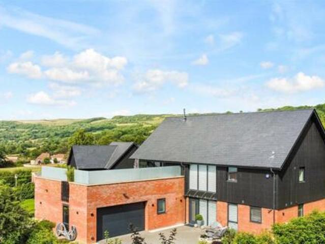 House for sale in Harp Hill, Golden Valley