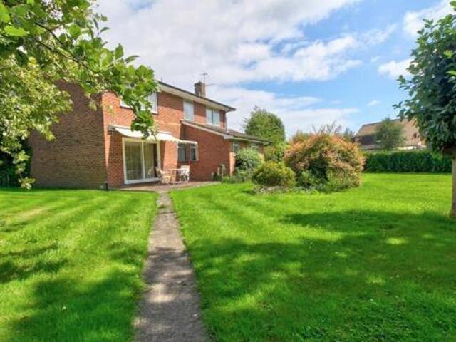 House for sale in Littlecote, West Sussex