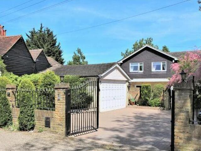 House for sale in Chigwell, Epping