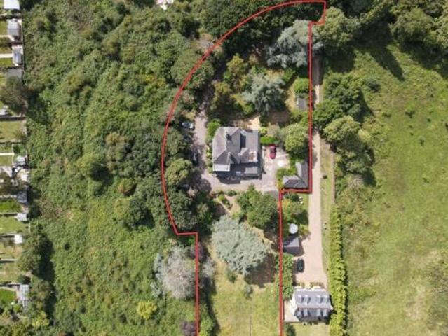 House for sale in Chigwell, Epping
