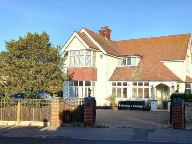 House for sale in Dale Hill, Essex