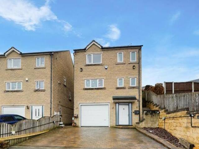 House for sale in Cleckheaton, West Yorkshire