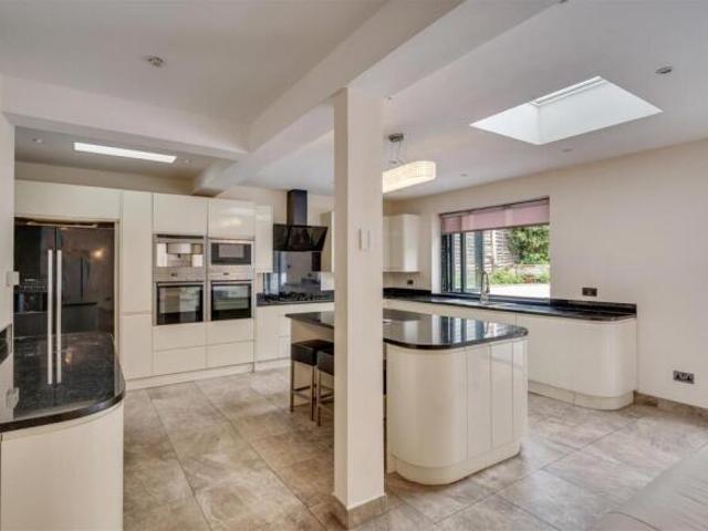 Farm for sale in Hendon Central, The Hyde