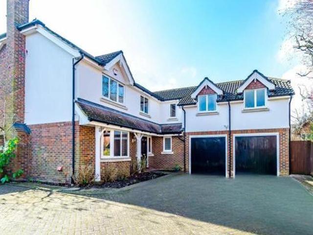 House for sale in Pound Hill, Crawley