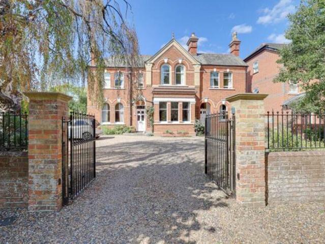 Farm for sale in Caversham, Reading