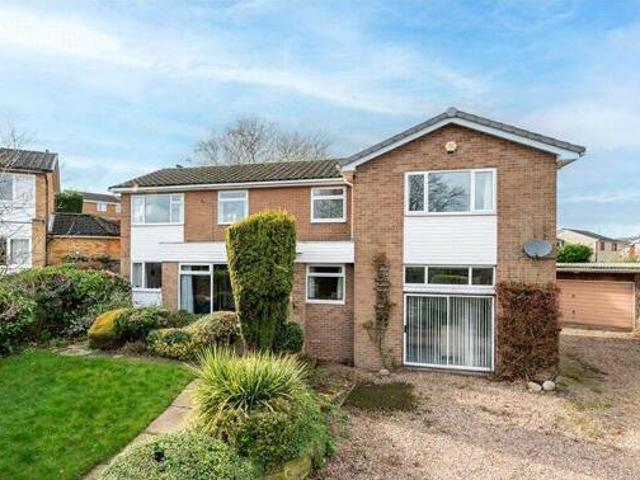 House for sale in Dewsbury, West Yorkshire
