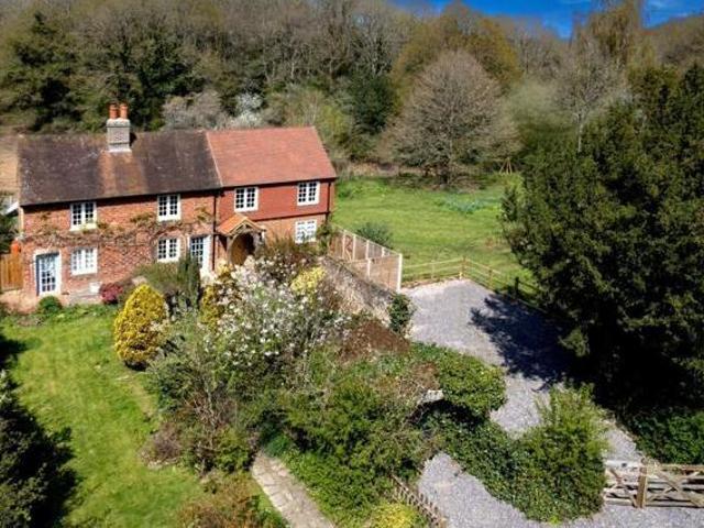 House for sale in Pachesham Park, Surrey