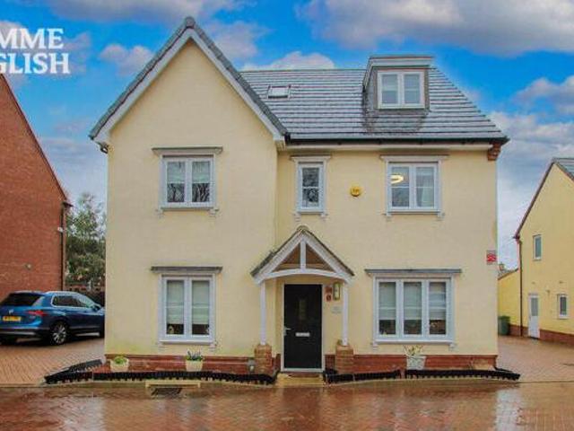 House for sale in Steeple View, Essex
