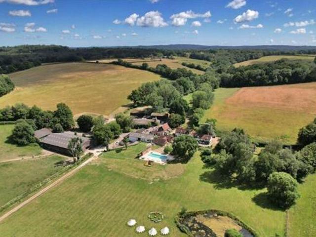 House for sale in The Butts, Kent