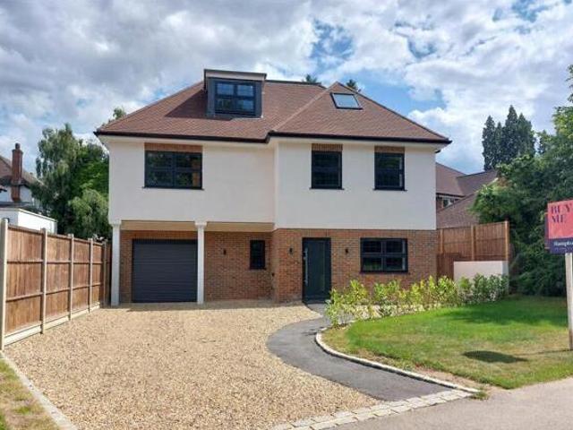 House for sale in Woodcote, Epsom