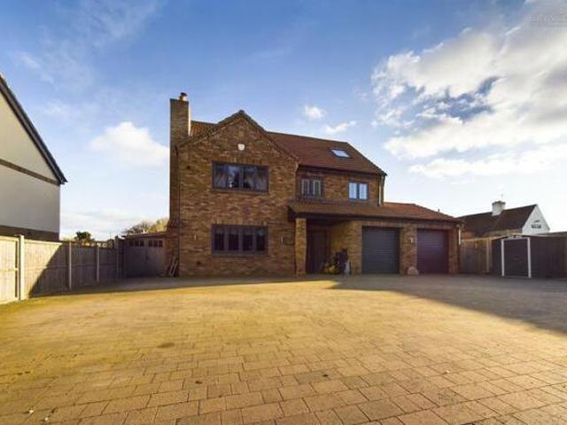 House for sale in Hampton Green, Cambridgeshire