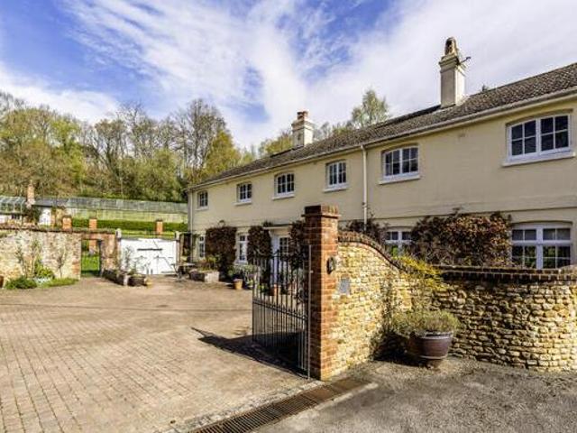 House for sale in Fole, Surrey