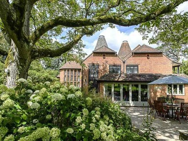 House for sale in Fole, Surrey
