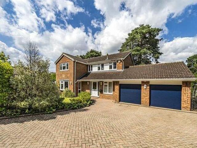 House for sale in Fleet, Hart