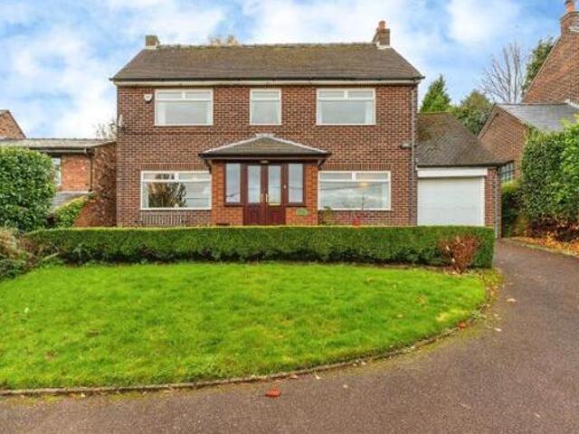 House for sale in Old Glossop, Charlesworth