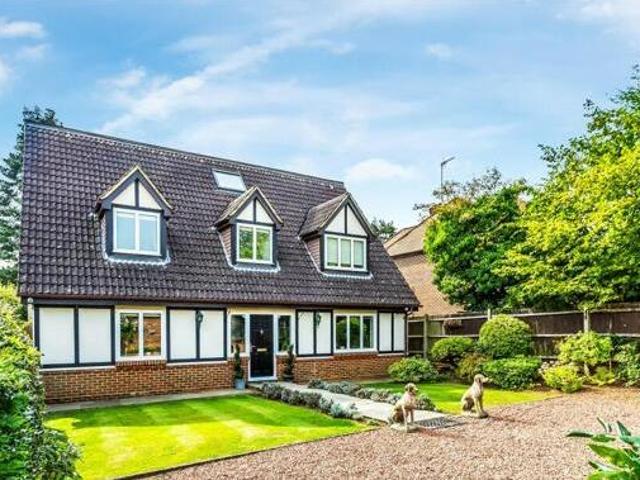 House for sale in Hillview, Surrey