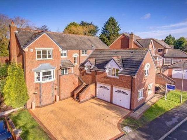 House for sale in Froggatt, East Midlands