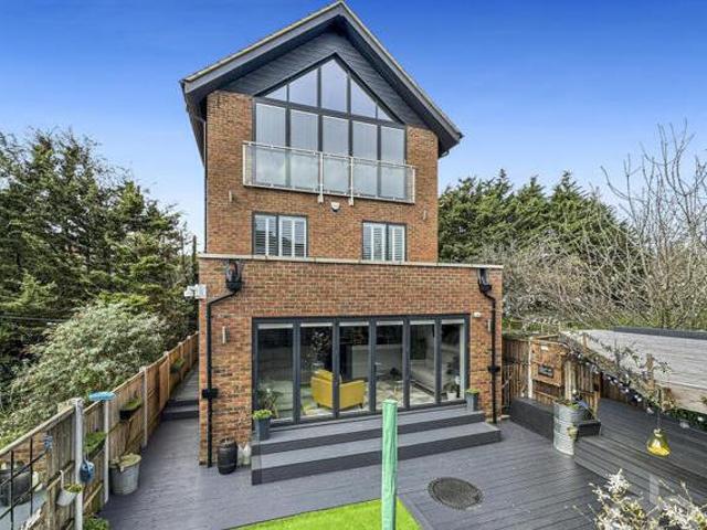 House for sale in Badgers Dene, Grays