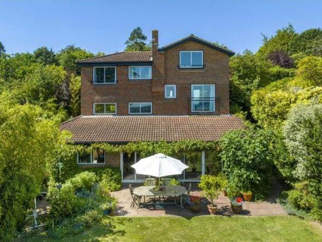 House for sale in Guildford Park, Guildford
