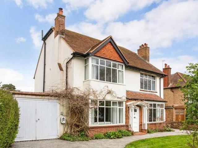 House for sale in Hatching Green, Five Acres