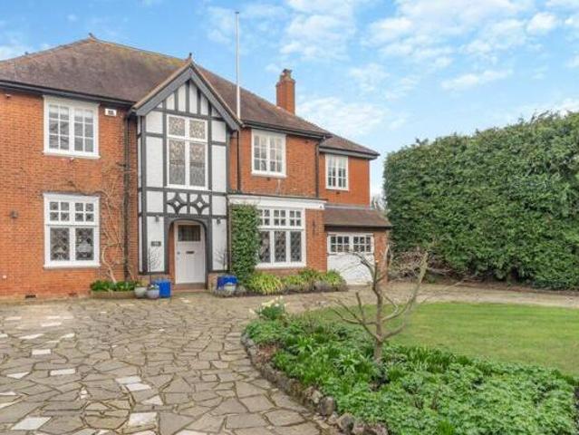 House for sale in Hatching Green, Five Acres