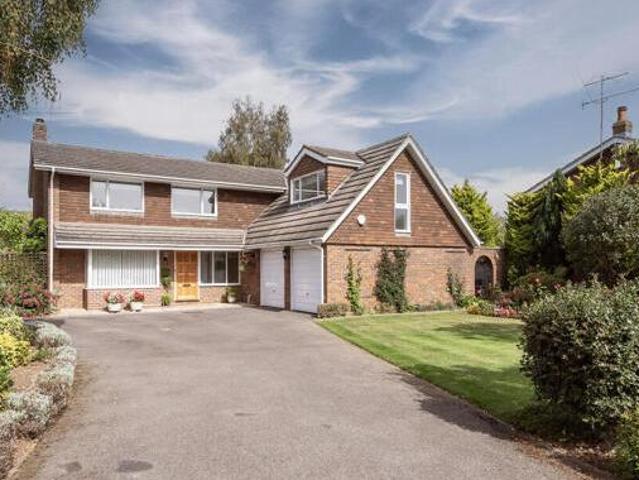House for sale in Hatching Green, Five Acres