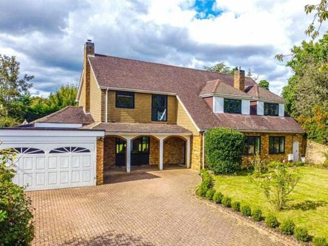 House for sale in Hatching Green, Five Acres