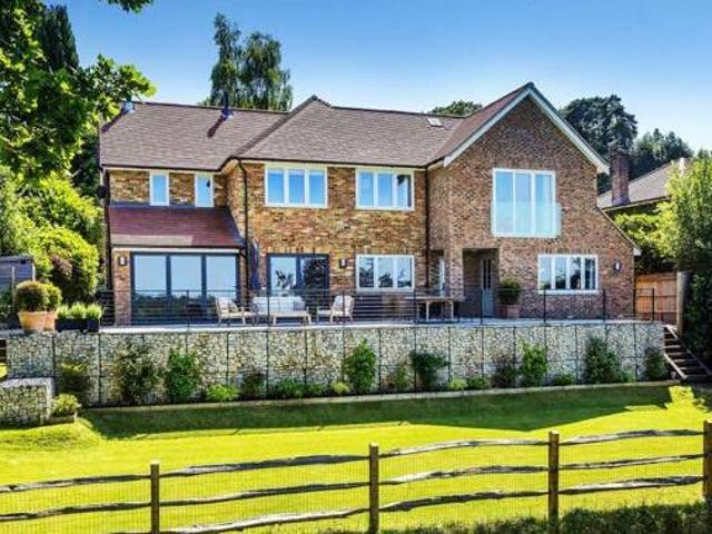 House for sale in Fole, Surrey
