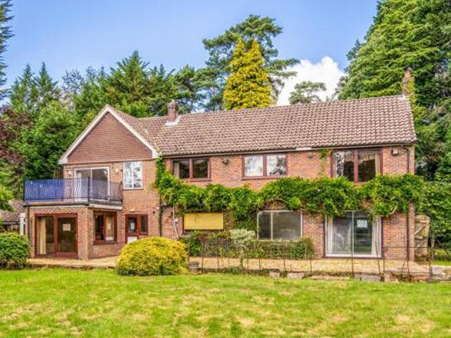 House for sale in Fole, Surrey