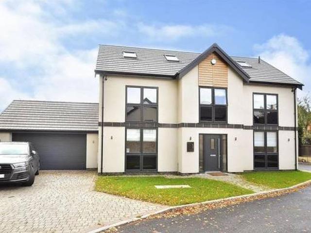 House for sale in Froggatt, East Midlands