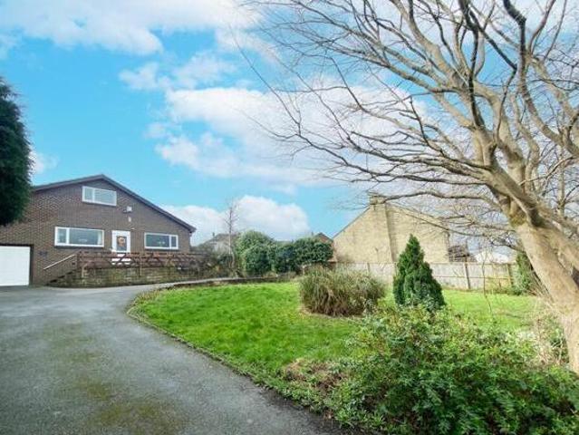 House for sale in Huddersfield, West Yorkshire