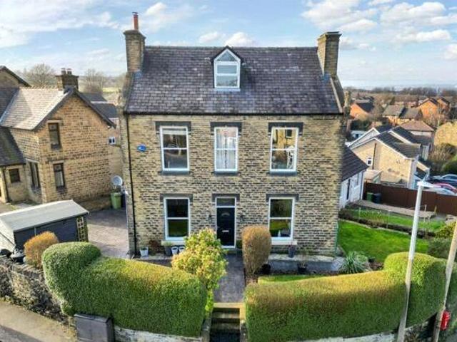 House for sale in Huddersfield, West Yorkshire