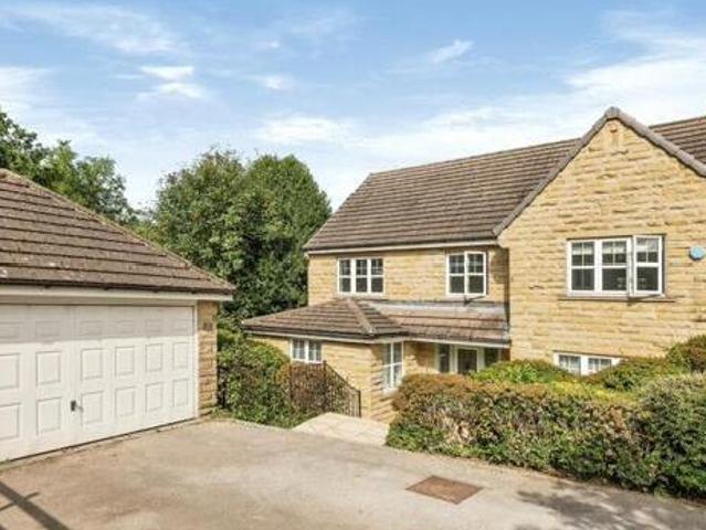 House for sale in Huddersfield, West Yorkshire