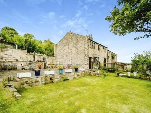 House for sale in Huddersfield, West Yorkshire
