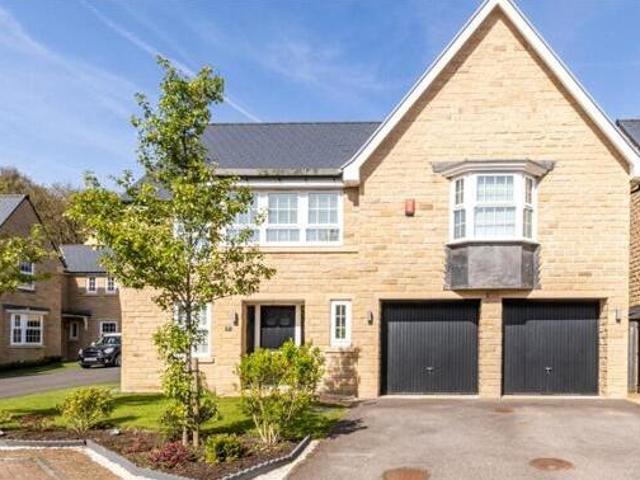 House for sale in Huddersfield, West Yorkshire