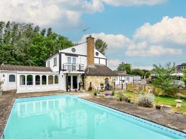 House for sale in Iver