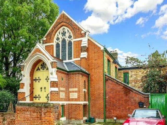 House for sale in Brentford End, Greater London