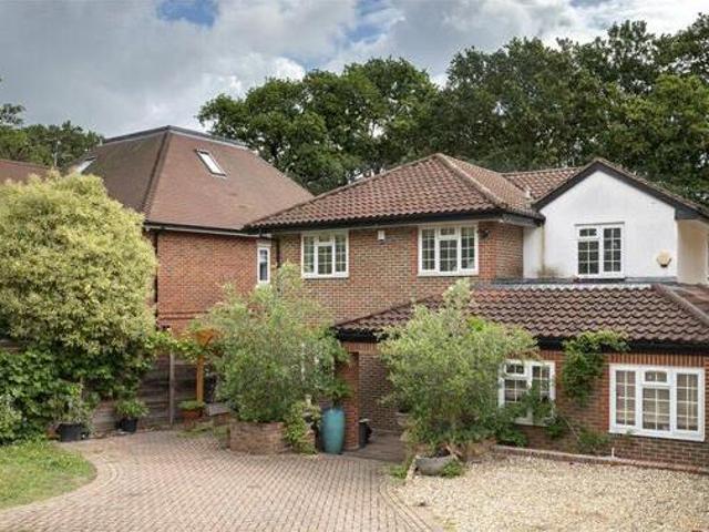 House for sale in Kingston Upon Thames, Greater London