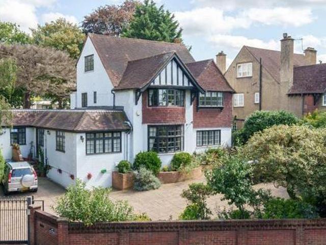 House for sale in Kingston Upon Thames, Greater London