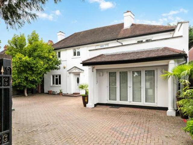 House for sale in Kingston Upon Thames, Greater London