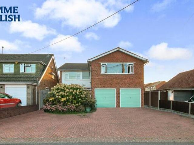 House for sale in Laindon, Essex