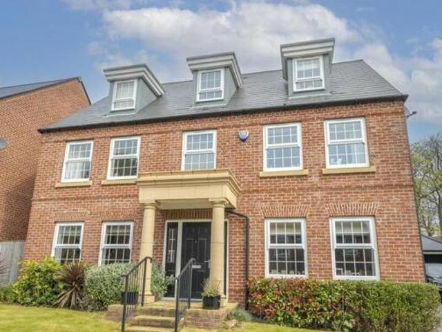 House for sale in Weetwood, West Yorkshire